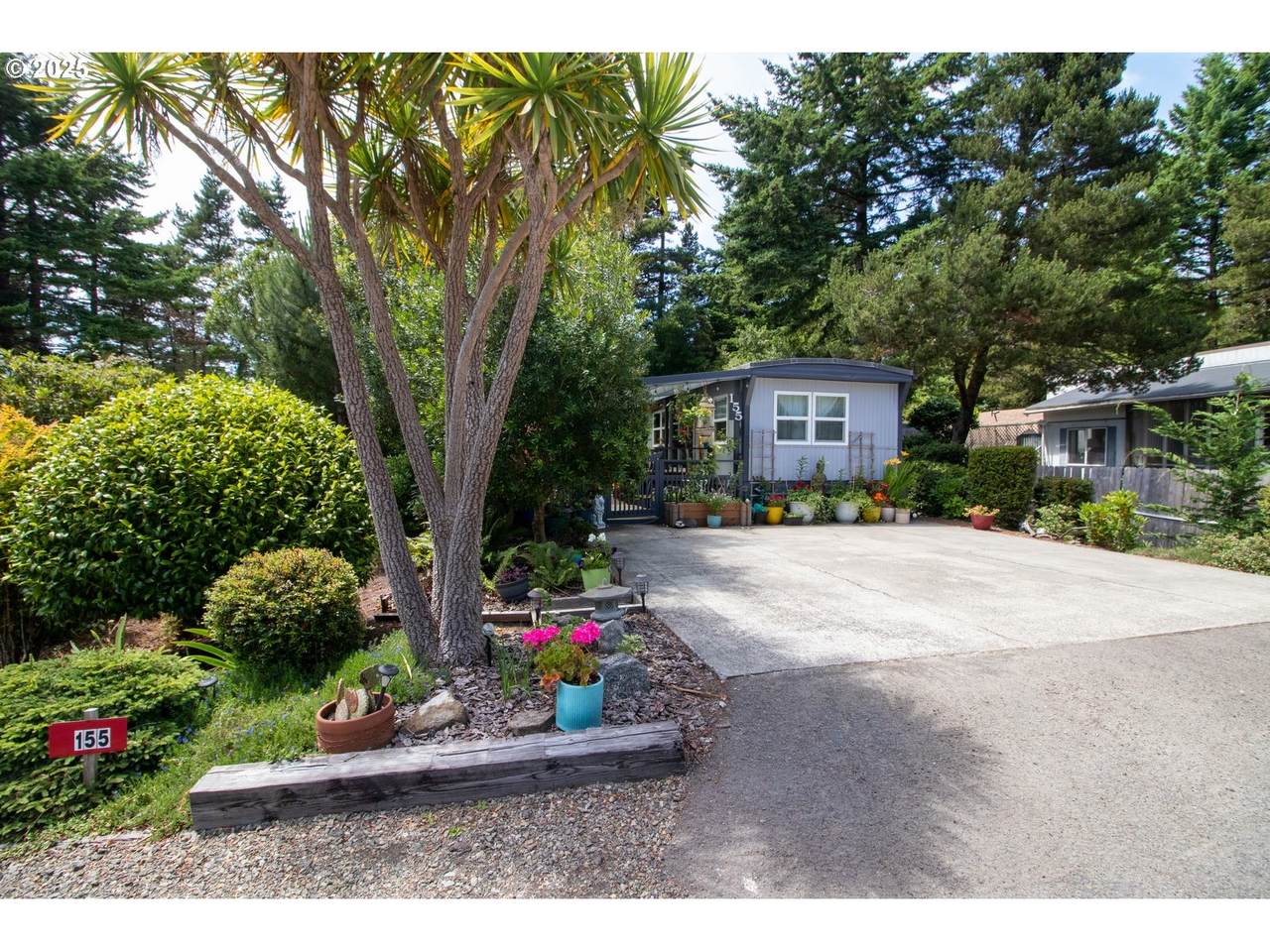 1600 Rhododendron Dr - Photo 1