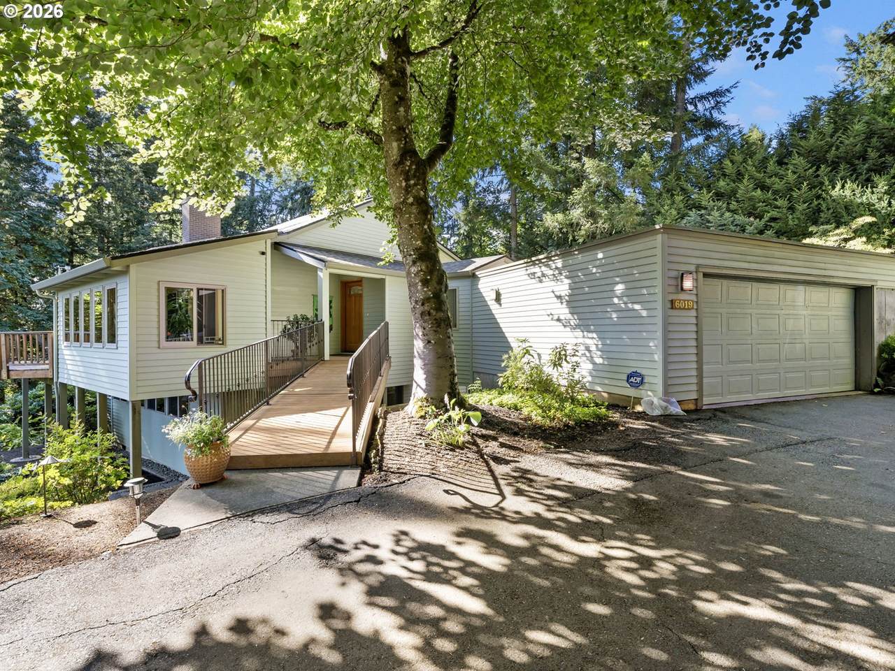 6019 Woods Ct - Photo 1