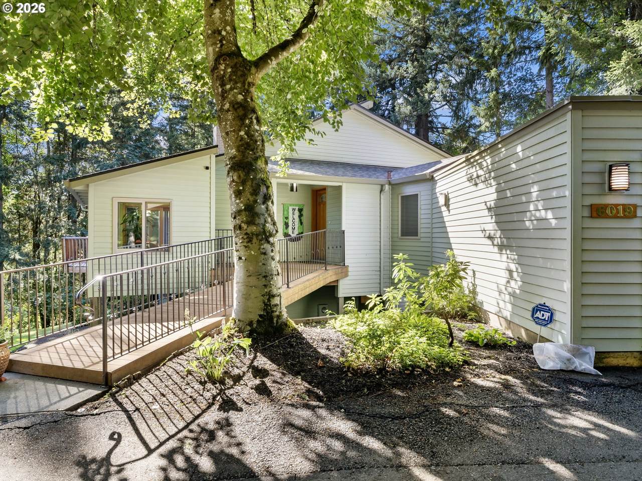 https://bt-photos.global.ssl.fastly.net/portland/1280_boomver_1_358712752-2.jpg