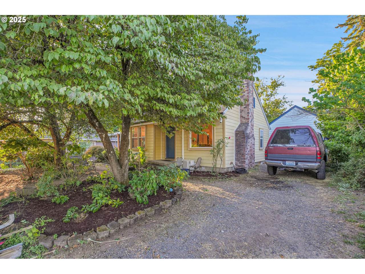 953 G St - Photo 1