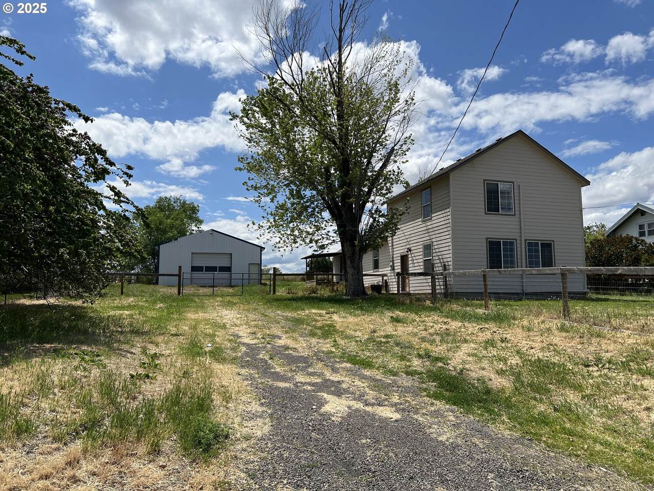 520 4TH St - Photo 1