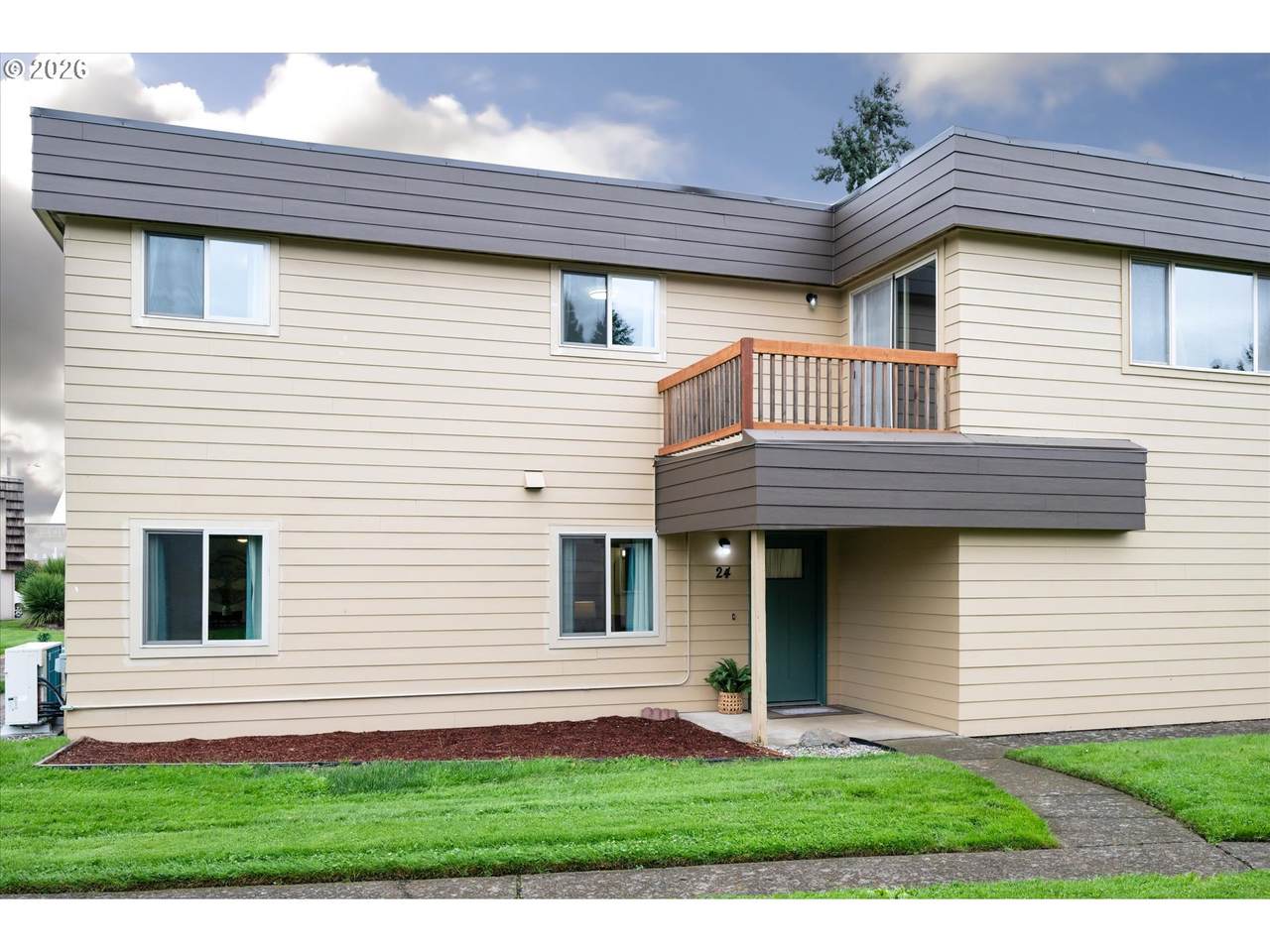 2727 Gateway St - Photo 1