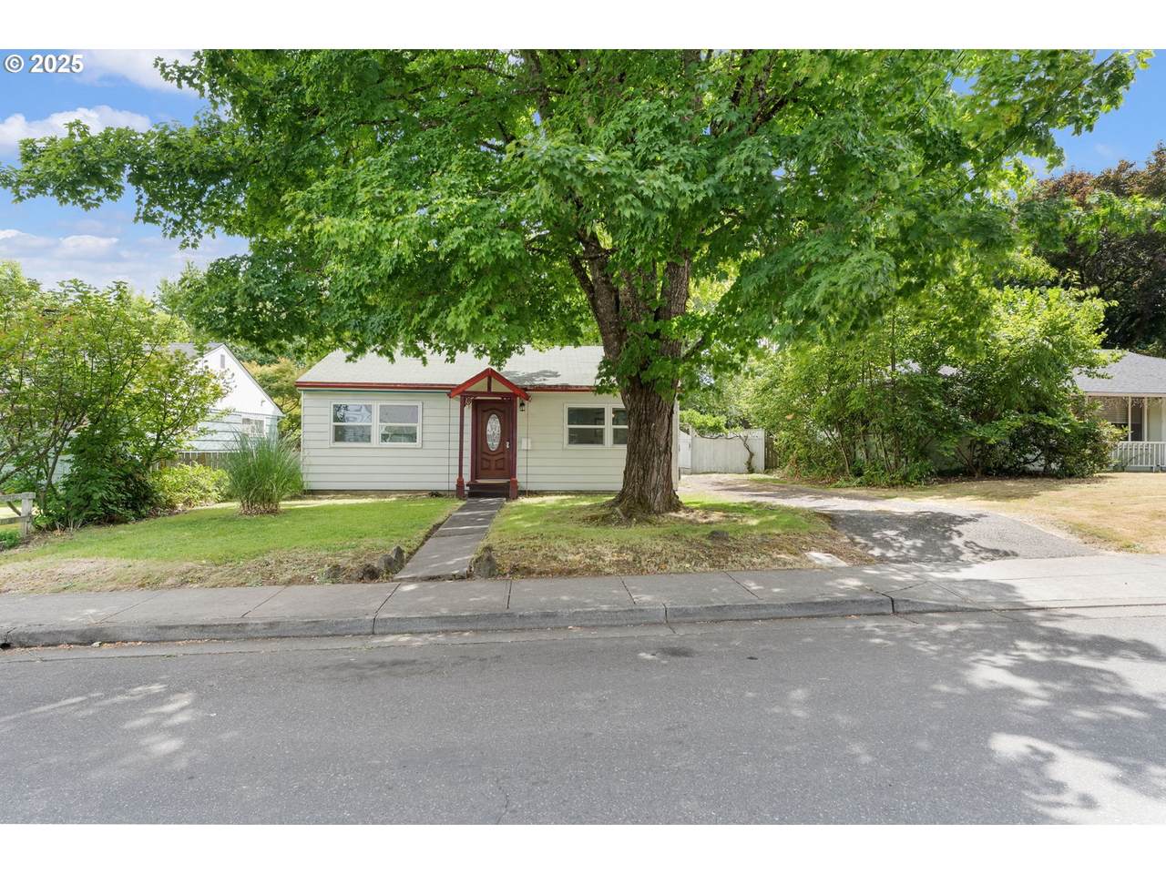 11870 13TH St - Photo 1