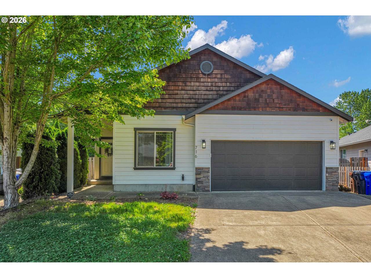 716 Eric Dr - Photo 1
