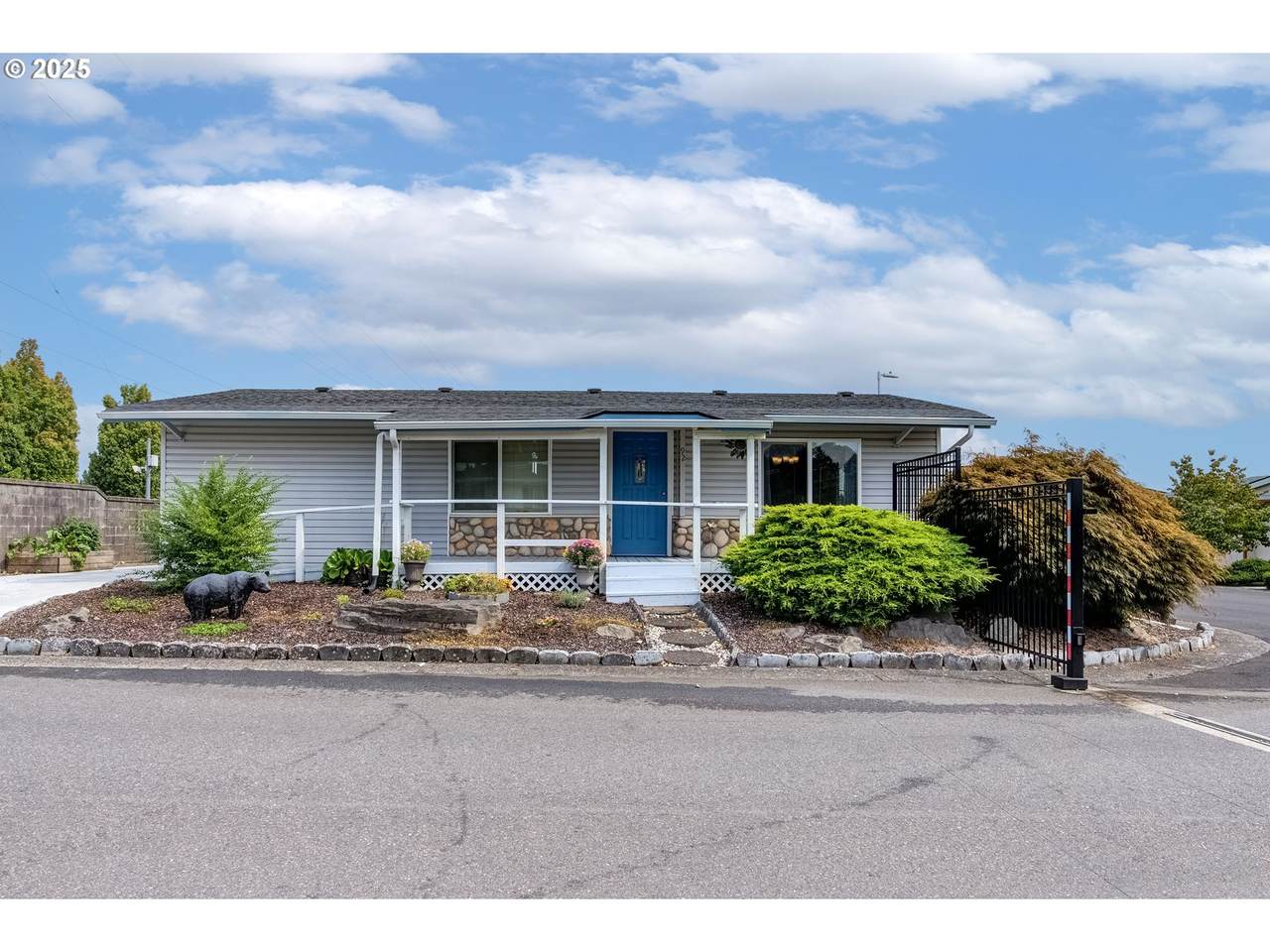 507 99TH St - Photo 1