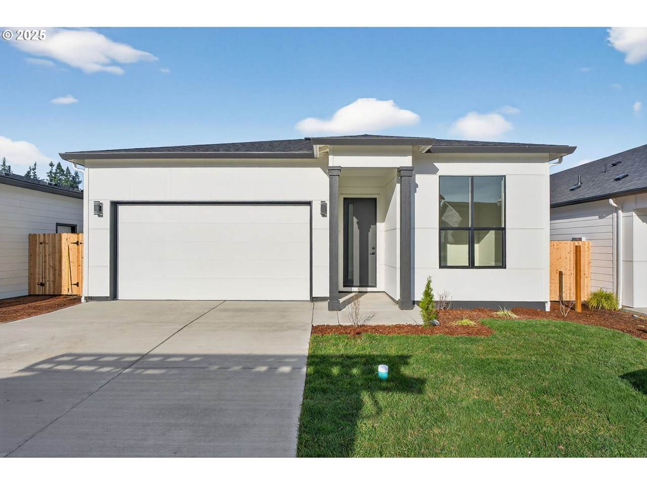 632 35th St - Photo 1