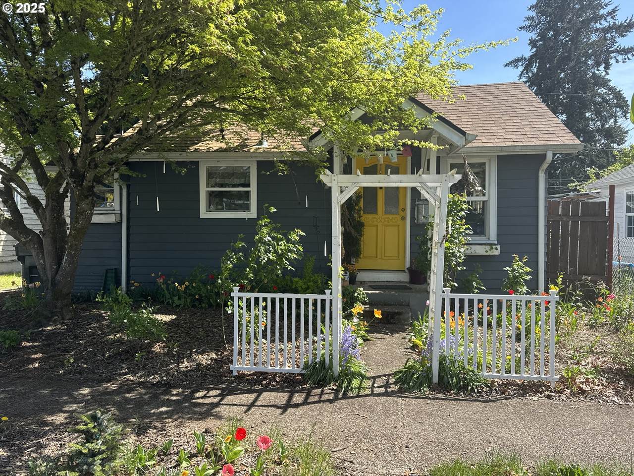 1018 7TH St - Photo 1