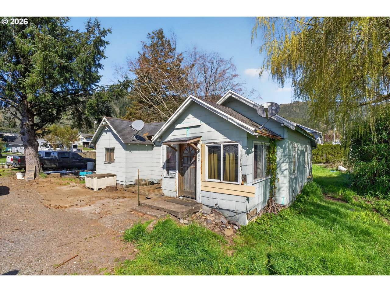 402 Acacia Ave - Photo 1