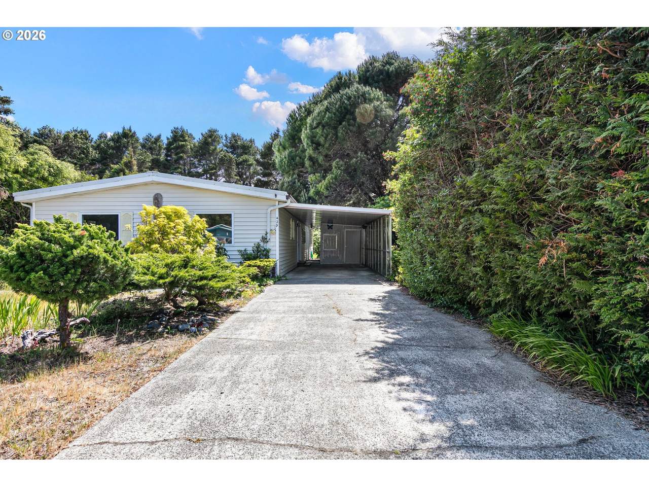 1600 Rhododendron Dr - Photo 1