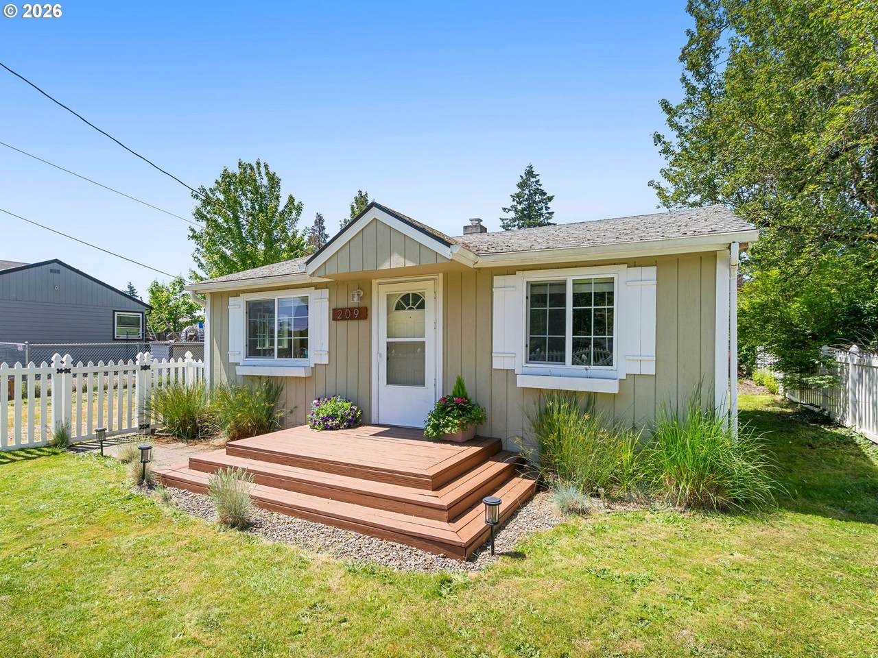 209 192ND Ave - Photo 1