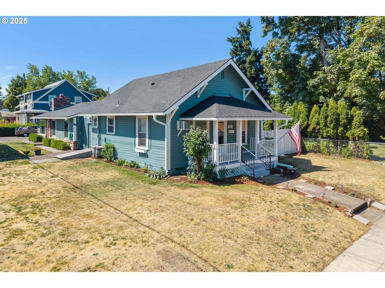 1108 9TH St - Photo 1