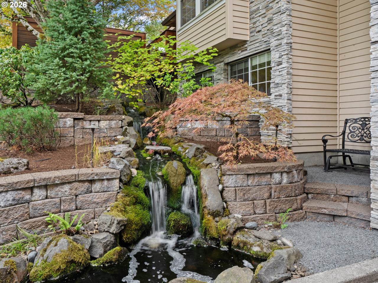 https://bt-photos.global.ssl.fastly.net/portland/1280_boomver_1_385153697-2.jpg
