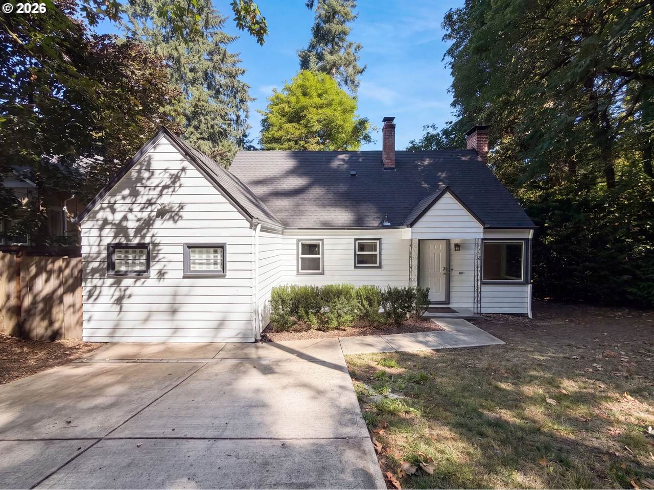 605 Ash St - Photo 1