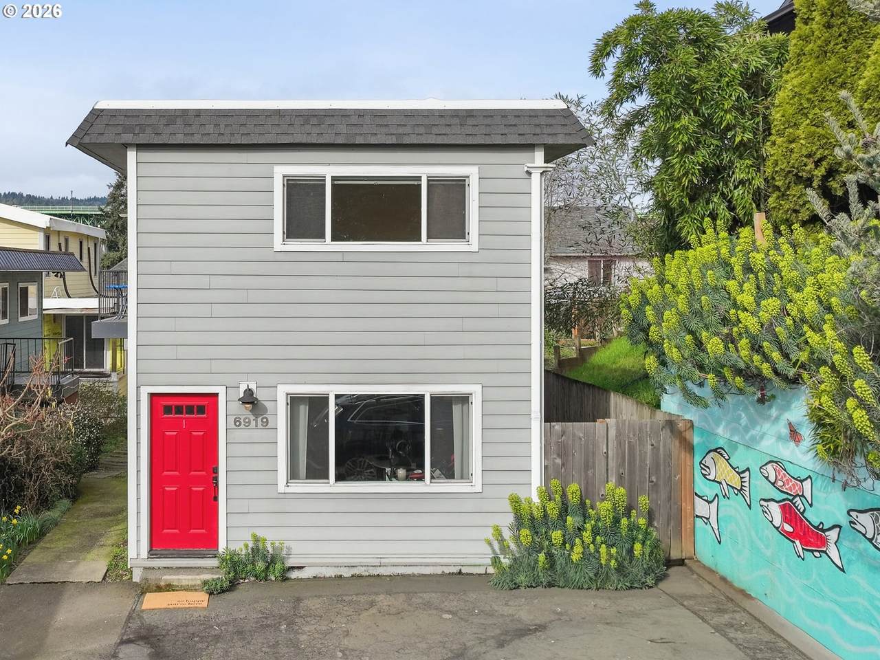 6919 Leavitt Ave - Photo 1
