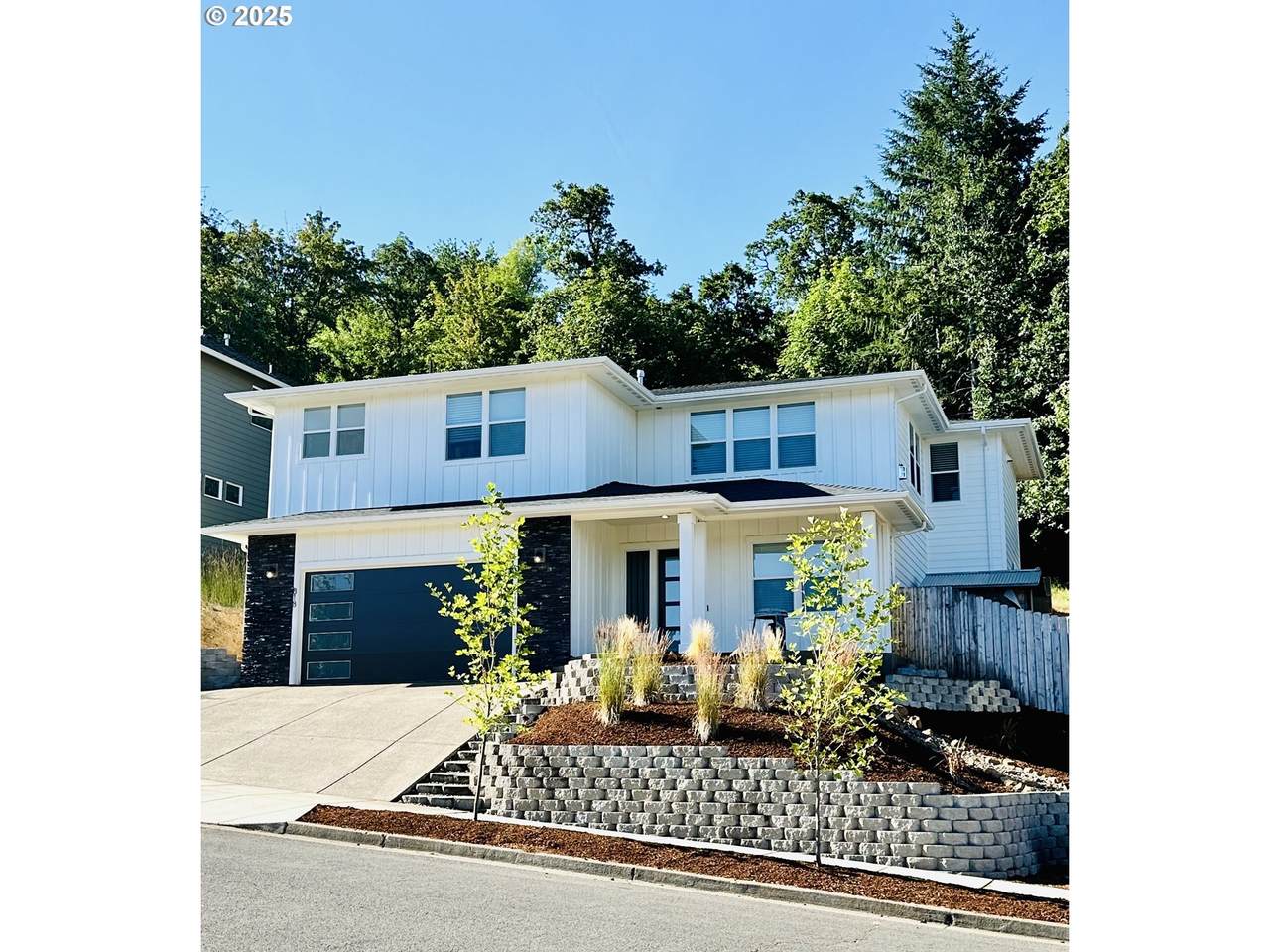 818 Hawk Dr - Photo 1