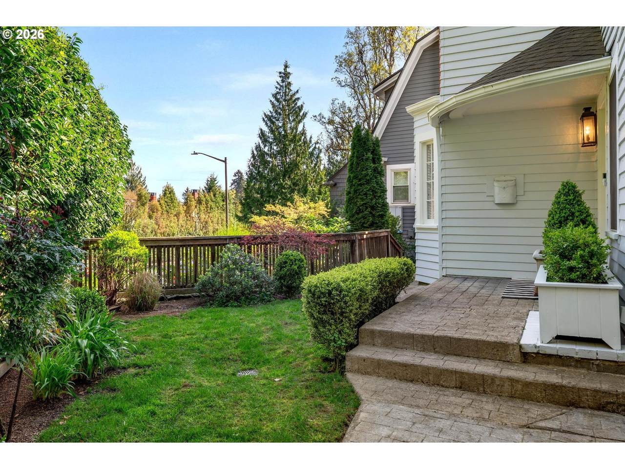 https://bt-photos.global.ssl.fastly.net/portland/1280_boomver_1_390940668-2.jpg