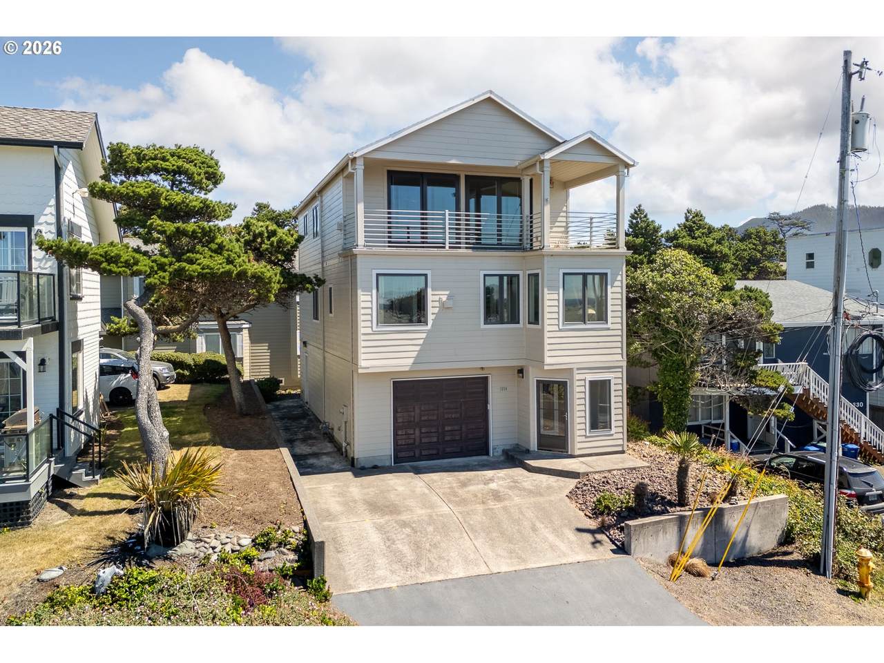 1334 Harbor Ave - Photo 1