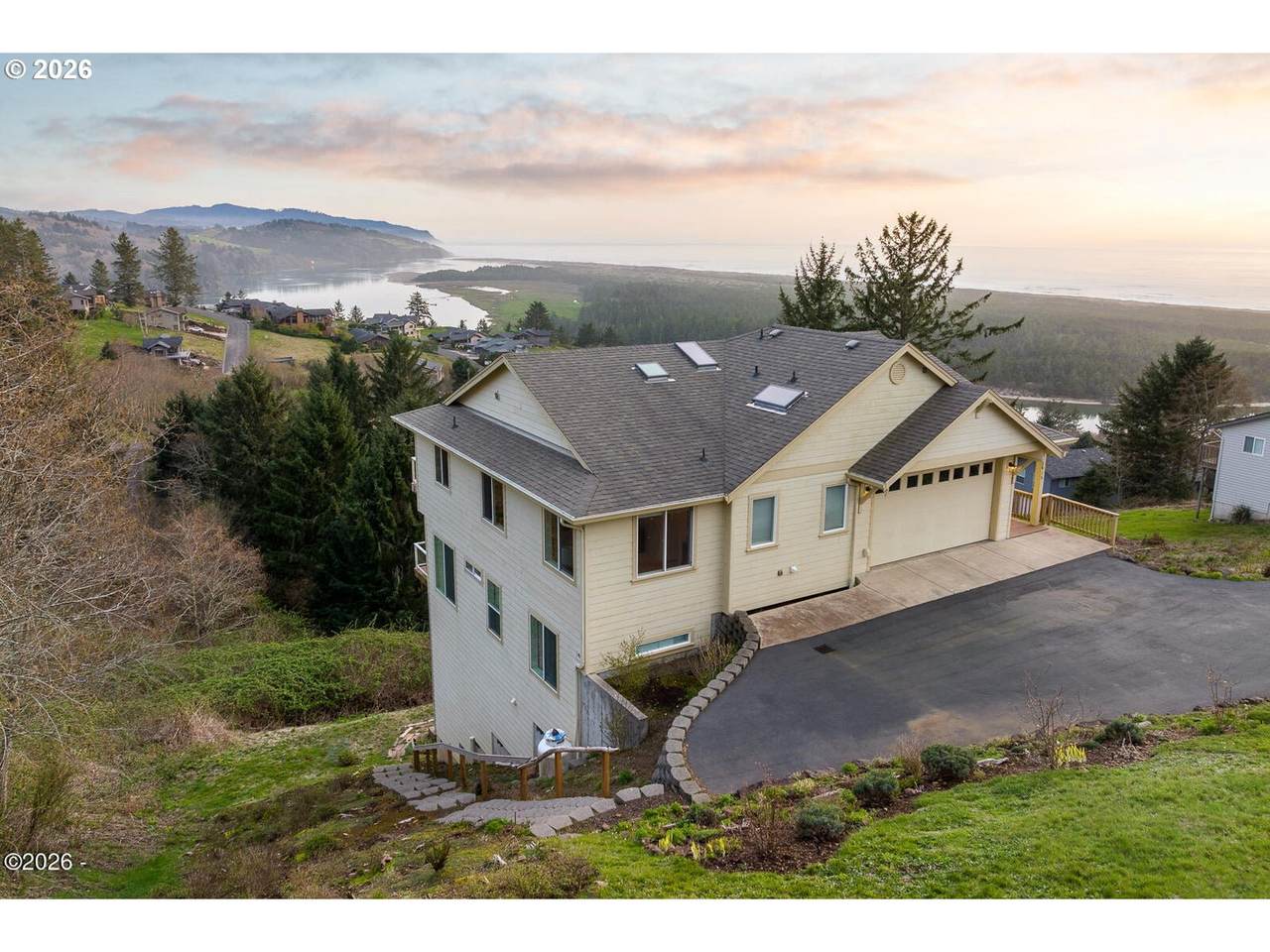 https://bt-photos.global.ssl.fastly.net/portland/1280_boomver_1_392643779-2.jpg