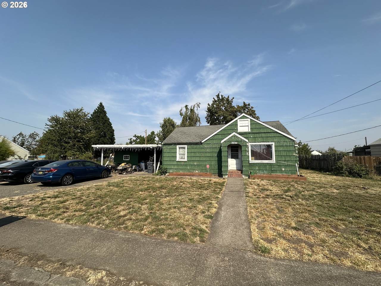 467 17TH St - Photo 1