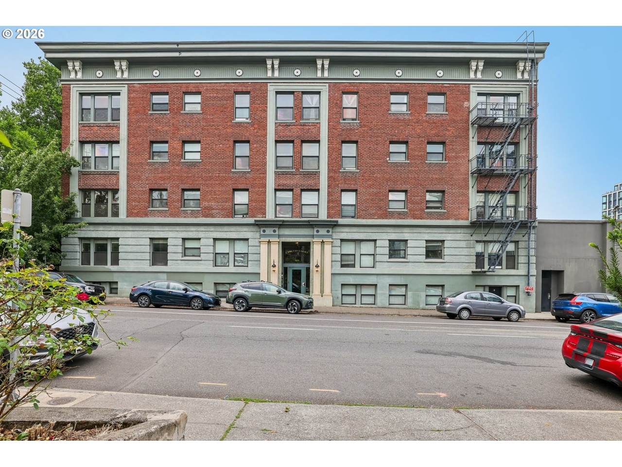 1631 Everett St - Photo 1