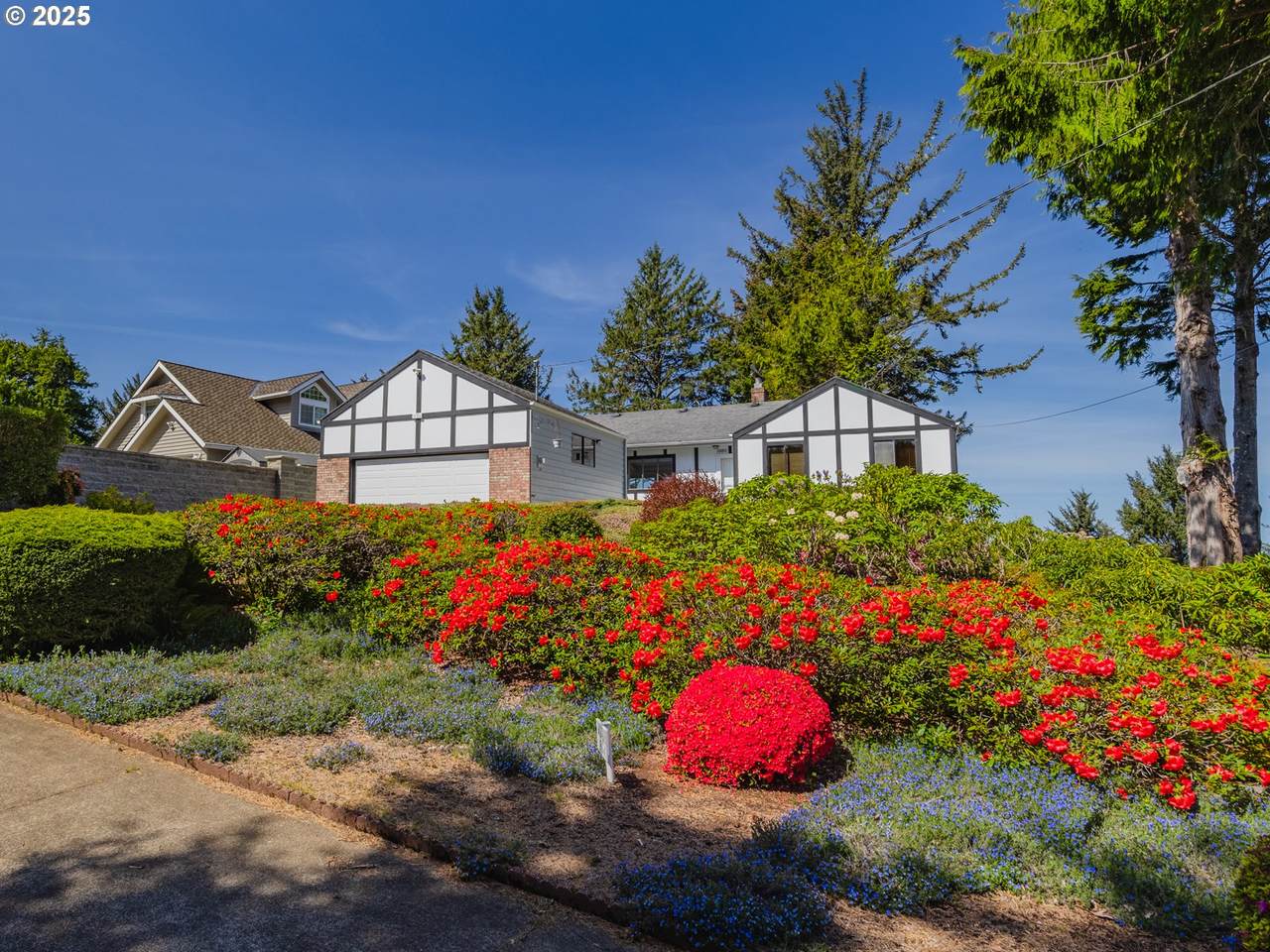 1080 Norwood Dr - Photo 1