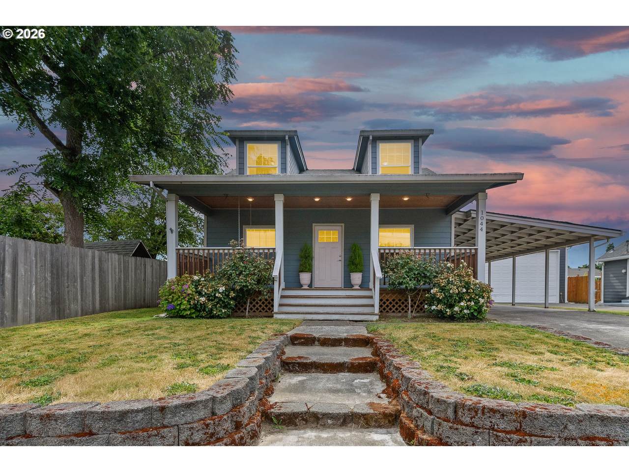1044 Park St - Photo 1