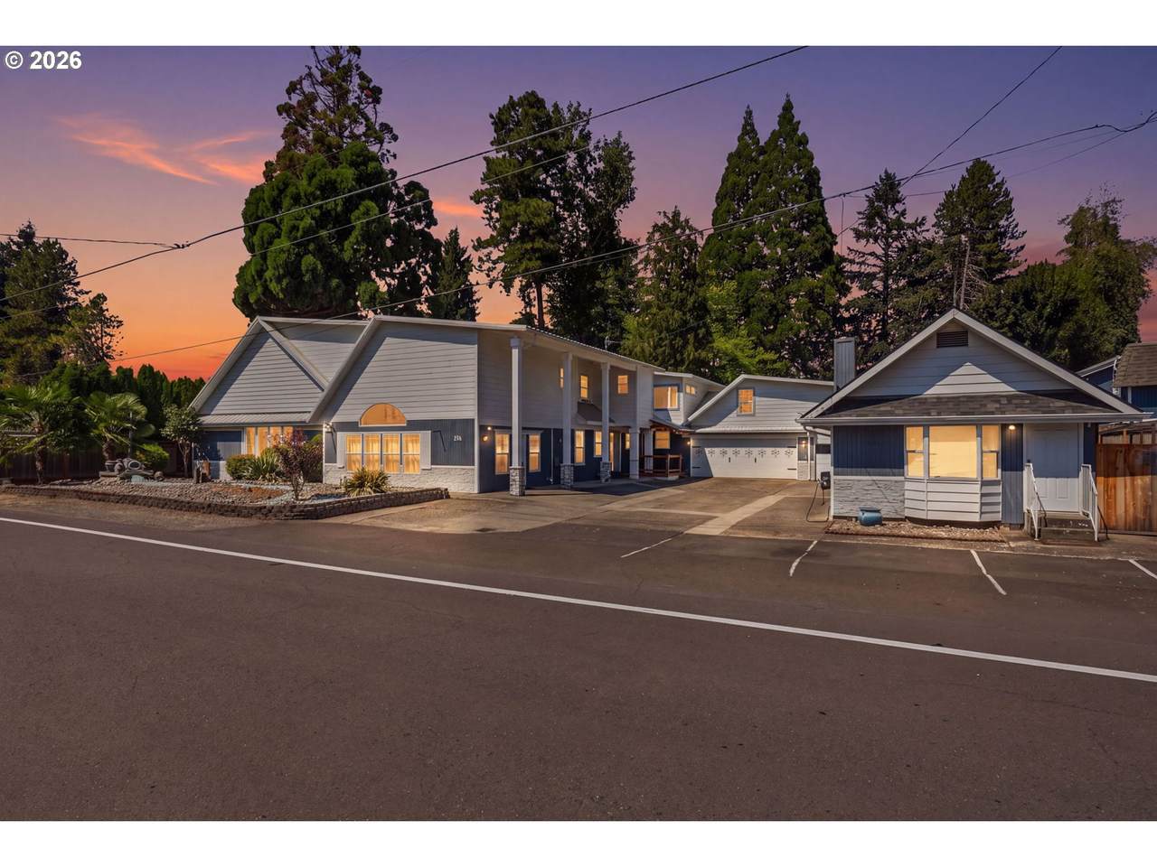 211 Sunset Ave - Photo 1