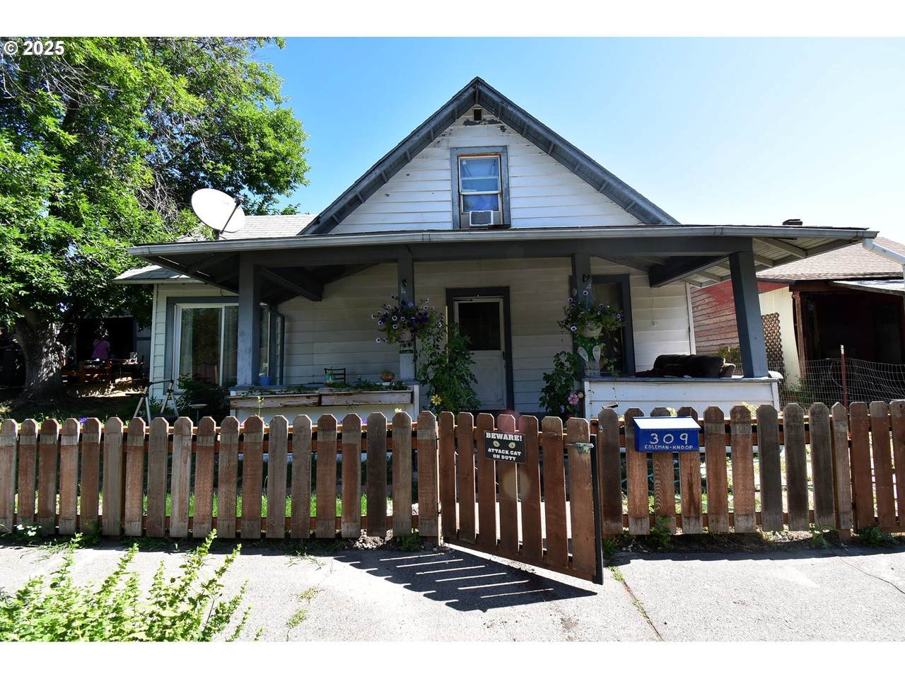 309 7TH St - Photo 1