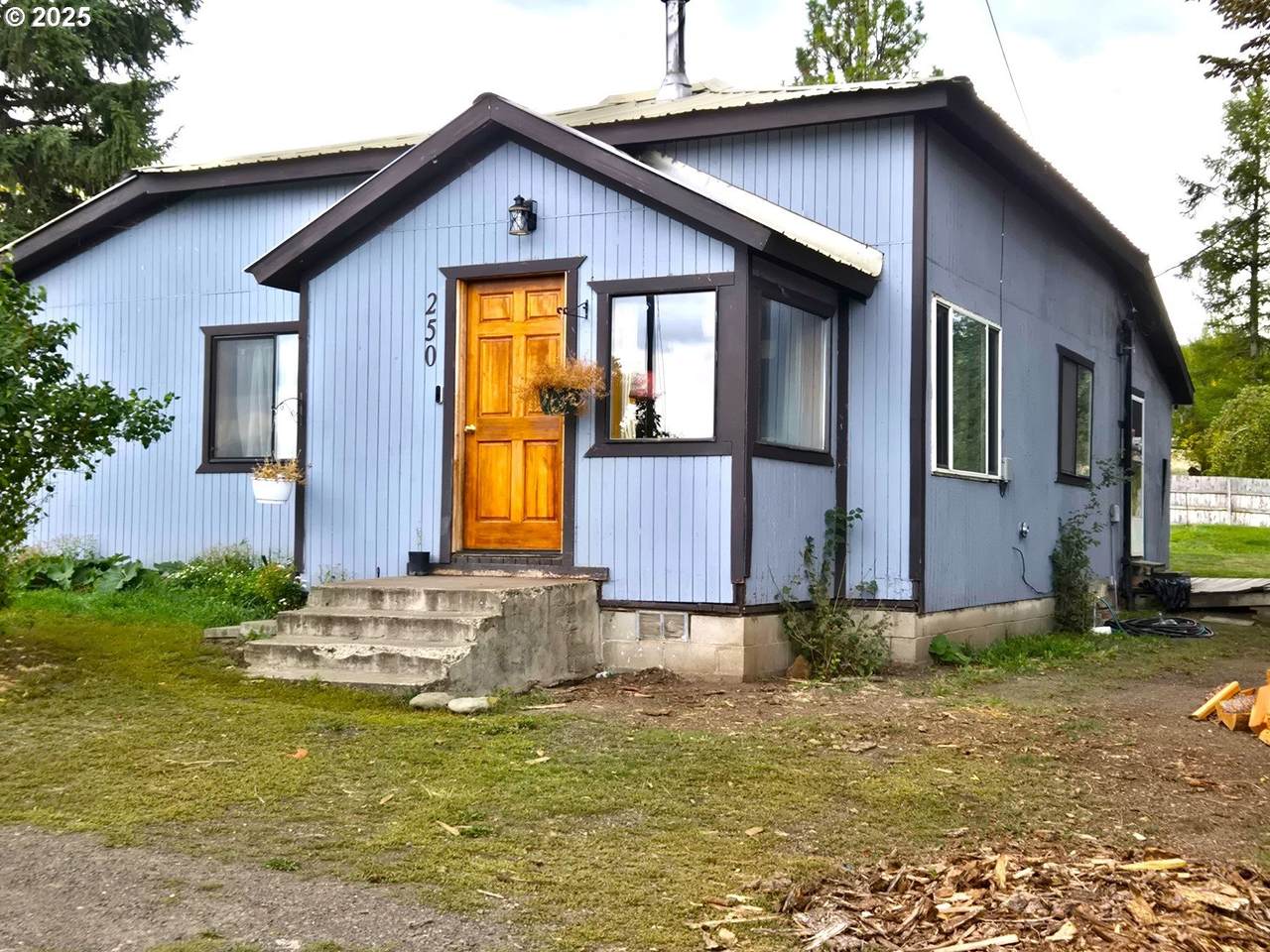 250 2nd St - Photo 1