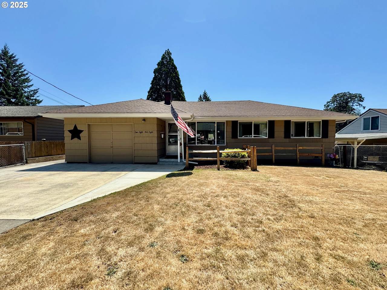 2818 I St - Photo 1