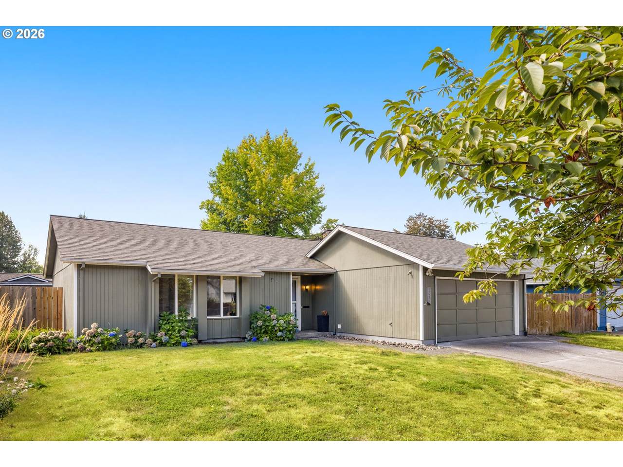 17570 Park View Blvd - Photo 1