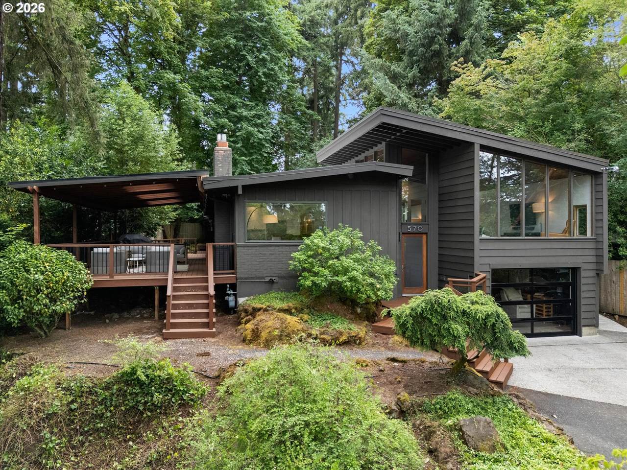 570 Middlecrest Rd - Photo 1