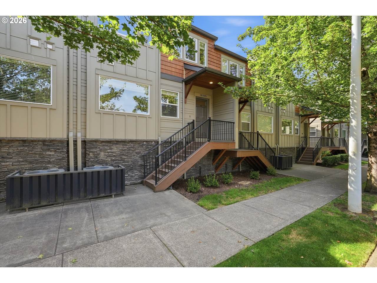 https://bt-photos.global.ssl.fastly.net/portland/1280_boomver_1_415211403-2.jpg