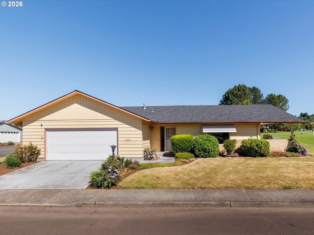 16205 King Charles Ave - Photo 1