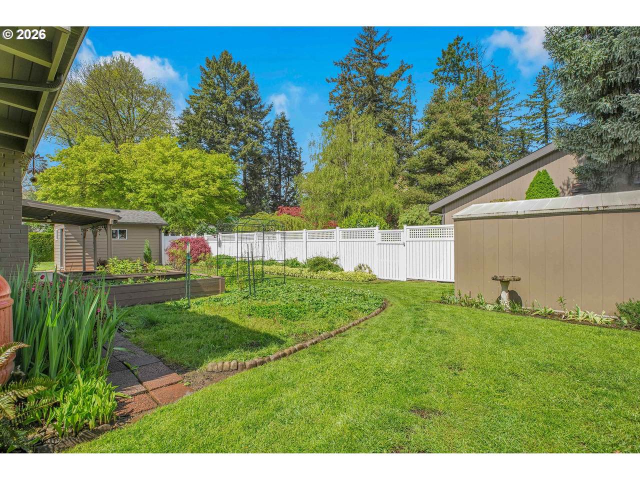 https://bt-photos.global.ssl.fastly.net/portland/1280_boomver_1_422823827-2.jpg