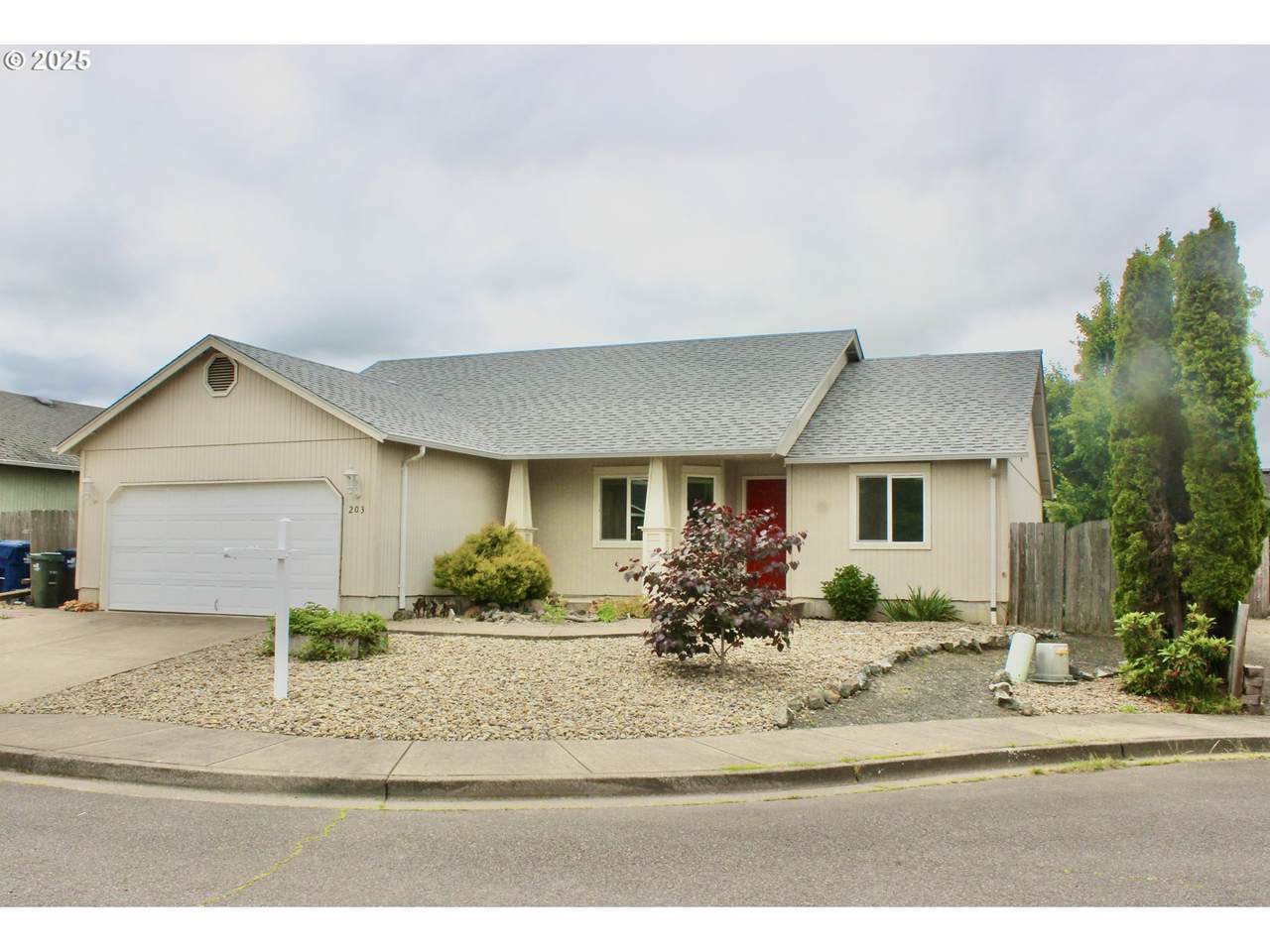 203 Robin Ct - Photo 1
