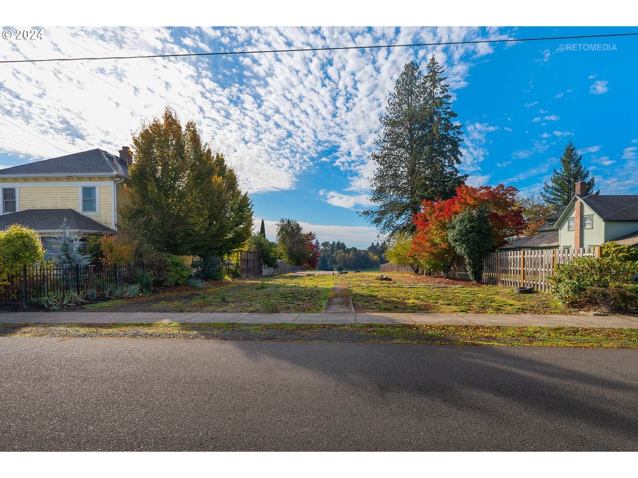 420 Grant St - Photo 1