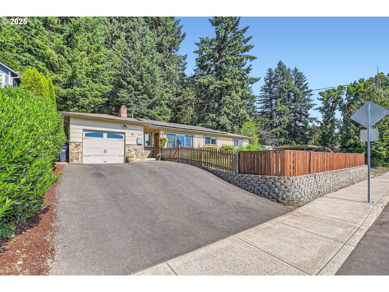 190 Shafford St - Photo 1