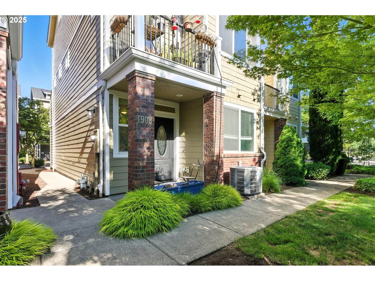 1908 Florence Ave - Photo 1
