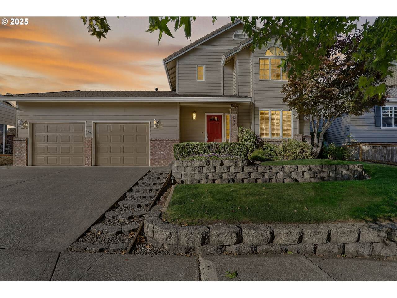 535 24TH St - Photo 1