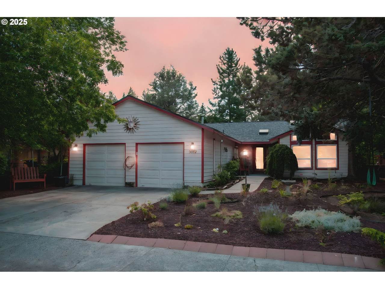 1032 Teakwood Dr - Photo 1