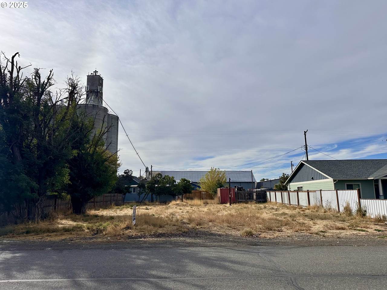204 Darland St - Photo 1