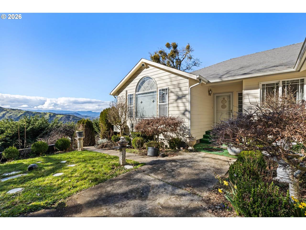 1385 Laurel Ct - Photo 1