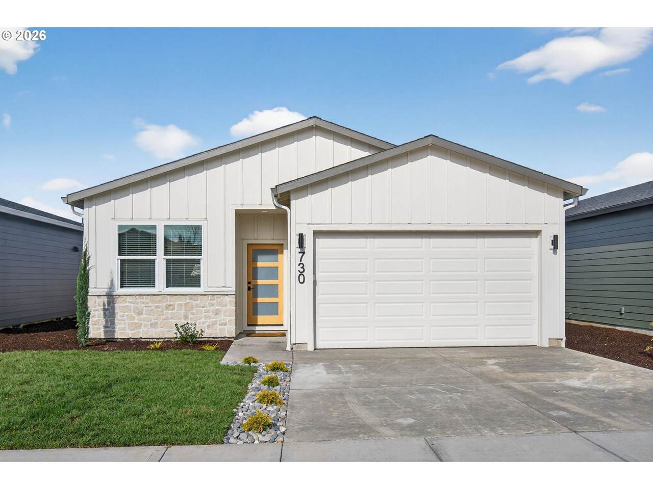 730 34th St - Photo 1