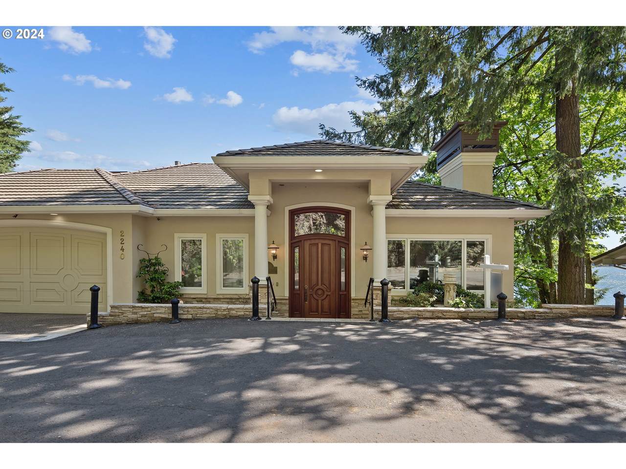 2240 Summit Ct - Photo 1