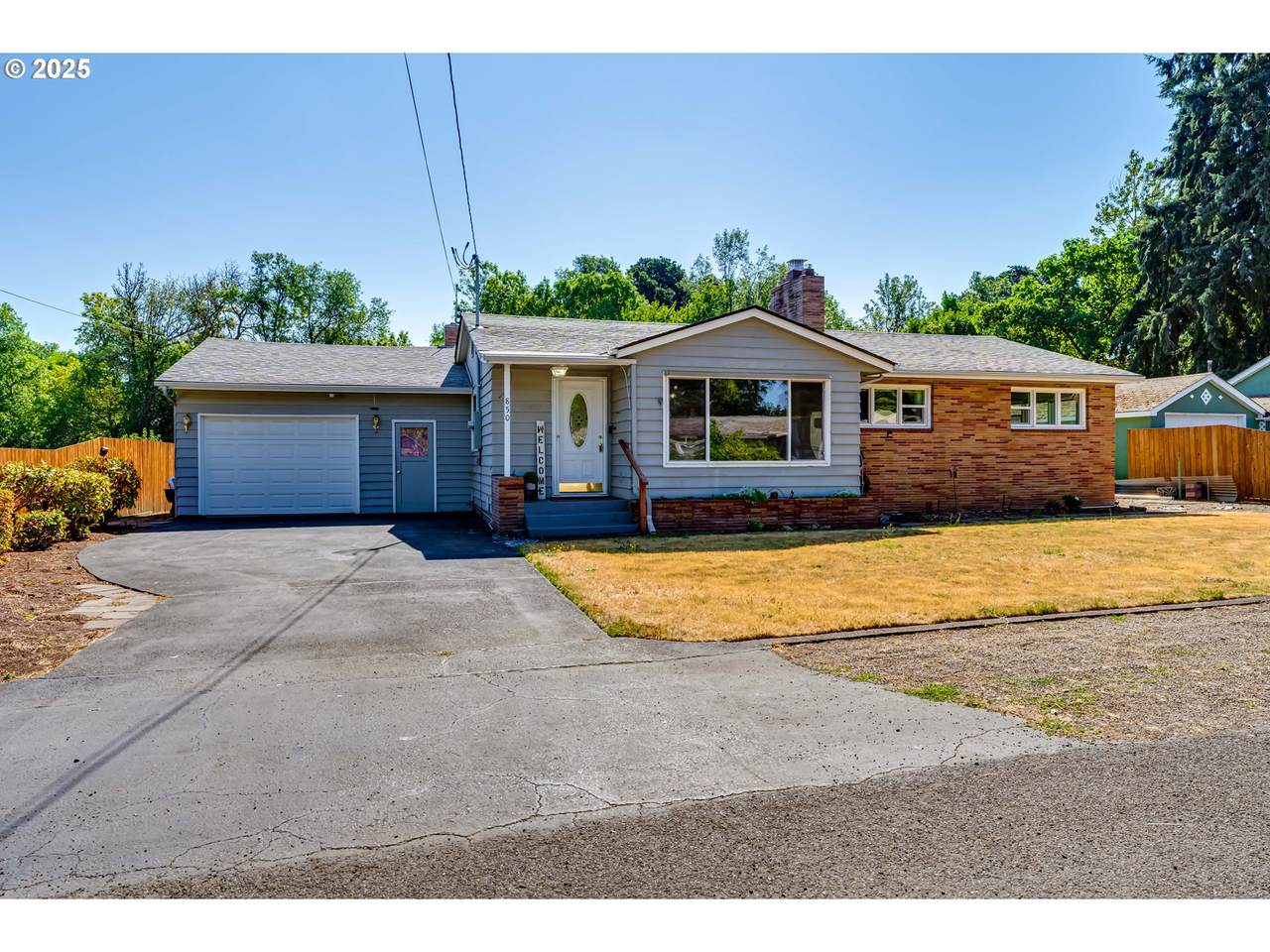 850 Spruce St - Photo 1