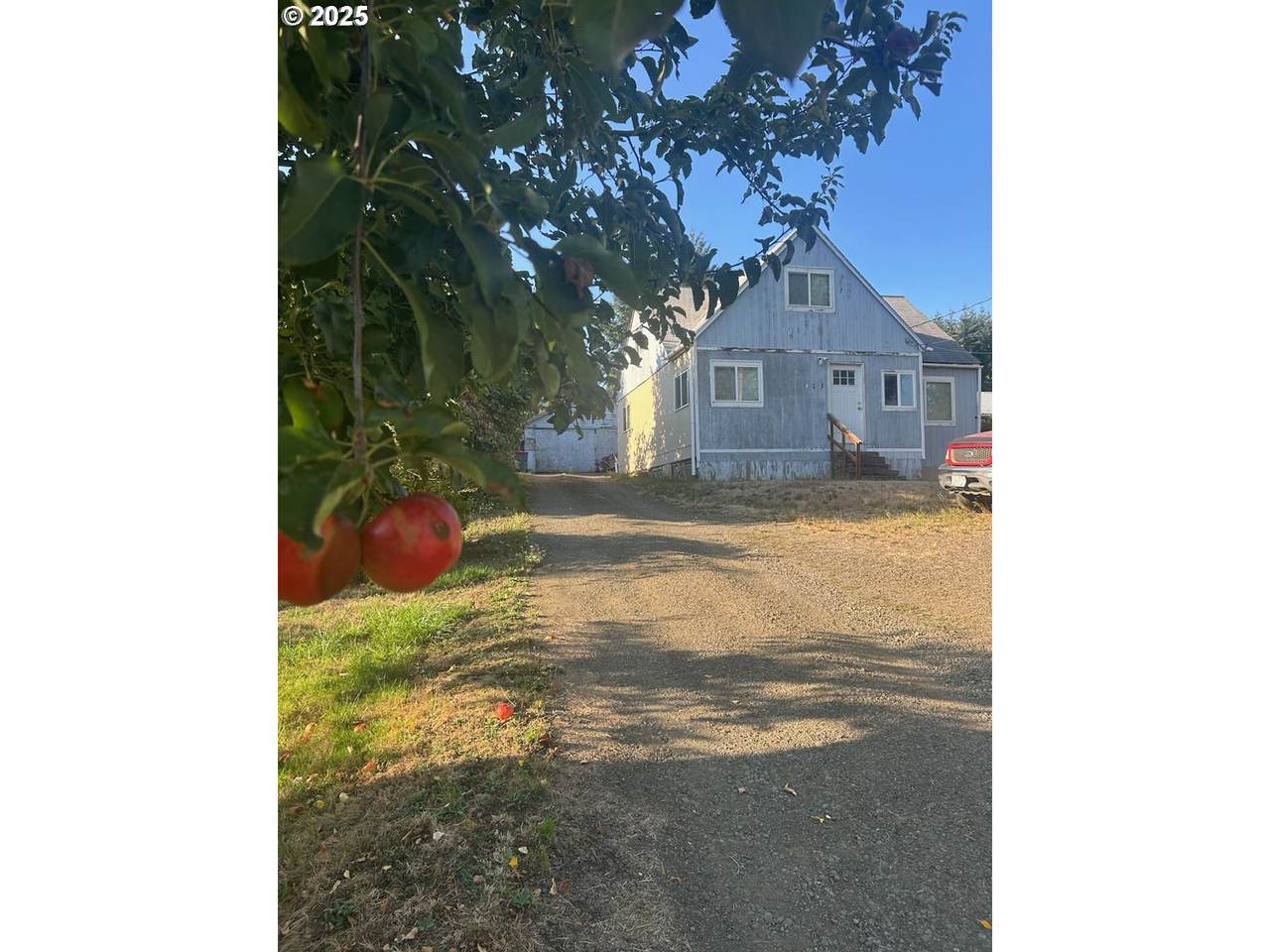 122 4TH St - Photo 1