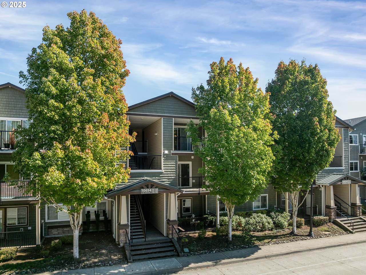 10654 Holly St - Photo 1