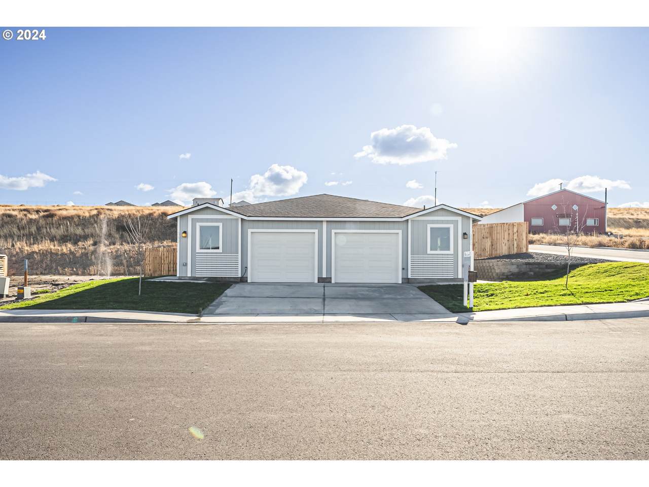 1069 Emerald Dr - Photo 1