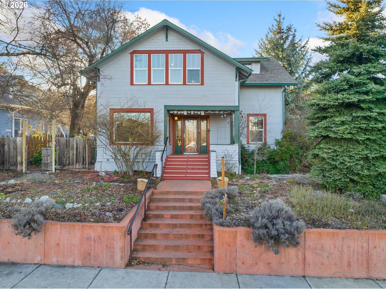 1706 Oak St - Photo 1